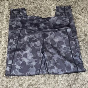 Grey camo designed leggings